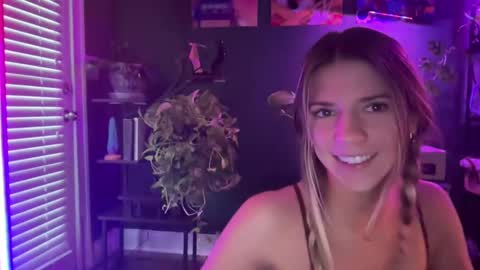 Snapshot of oliviahansleyy chatting on January 2025 08:11:01 PM Olivia online show from January 2025 08:11:01 PM