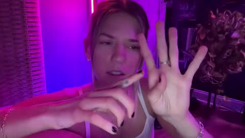 Snapshot of oliviahansleyy chatting on January 2025 04:29:01 AM Olivia online show from January 2025 04:29:01 AM