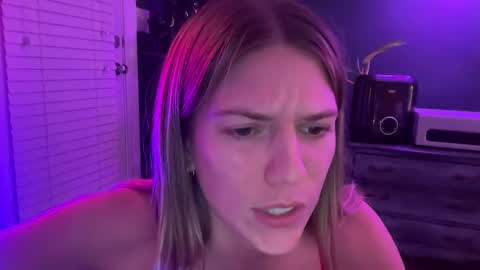 Snapshot of oliviahansleyy chatting on March 2025 03:56:01 AM Olivia online show from March 2025 03:56:01 AM