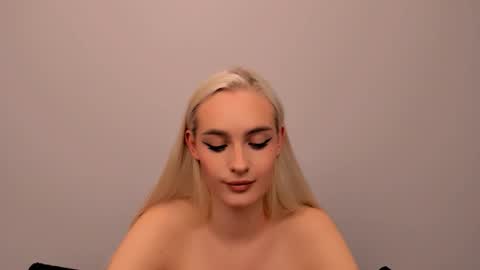 Snapshot of oliviahappy chatting on November 2025 07:41:02 PM oliviaBeauty online show from November 2025 07:41:02 PM