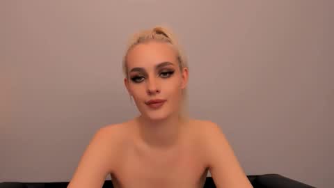 Snapshot of oliviahappy chatting on November 2025 07:45:02 PM oliviaBeauty online show from November 2025 07:45:02 PM