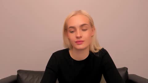 Snapshot of oliviahappy chatting on November 2025 08:22:02 PM oliviaBeauty online show from November 2025 08:22:02 PM