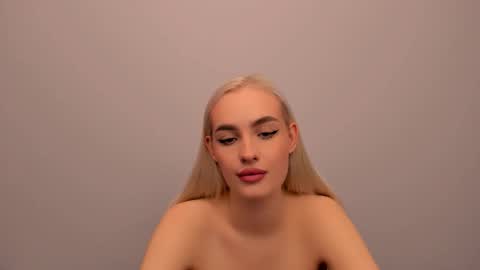 Snapshot of oliviahappy chatting on January 2026 07:41:01 PM oliviaBeauty online show from January 2026 07:41:01 PM