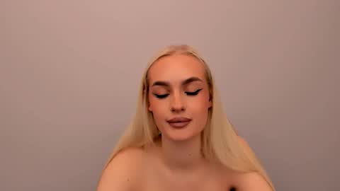 Snapshot of oliviahappy chatting on February 2026 05:39:02 PM oliviaBeauty online show from February 2026 05:39:02 PM