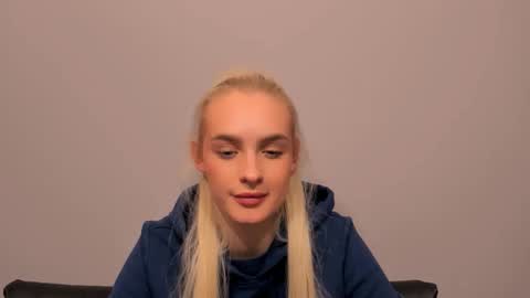Snapshot of oliviahappy chatting on February 2026 09:02:01 PM oliviaBeauty online show from February 2026 09:02:01 PM