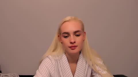 Snapshot of oliviahappy chatting on March 2026 08:24:02 PM oliviaBeauty online show from March 2026 08:24:02 PM