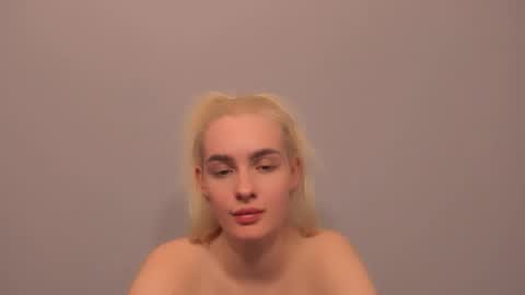Snapshot of oliviahappy chatting on March 2026 09:30:01 PM oliviaBeauty online show from March 2026 09:30:01 PM