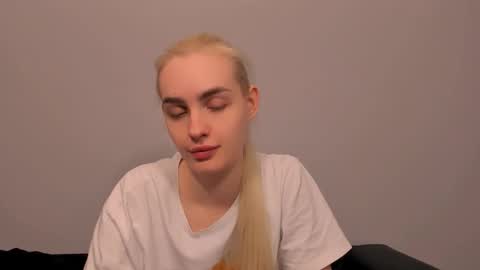 Snapshot of oliviahappy chatting on March 2026 01:15:02 PM oliviaBeauty online show from March 2026 01:15:02 PM