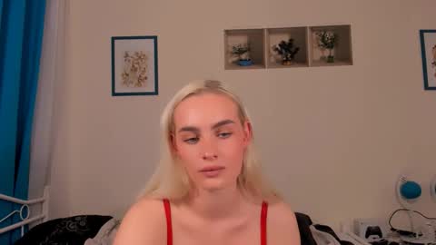 Snapshot of oliviahappy chatting on April 2026 06:24:02 PM oliviaBeauty online show from April 2026 06:24:02 PM