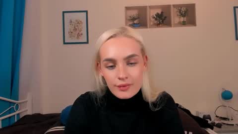 Snapshot of oliviahappy chatting on April 2026 08:37:01 PM oliviaBeauty online show from April 2026 08:37:01 PM