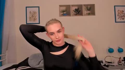 Snapshot of oliviahappy chatting on April 2026 07:58:02 PM oliviaBeauty online show from April 2026 07:58:02 PM
