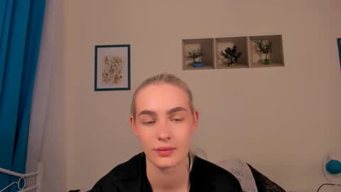 Snapshot of oliviahappy chatting on April 2026 07:58:01 PM oliviaBeauty online show from April 2026 07:58:01 PM