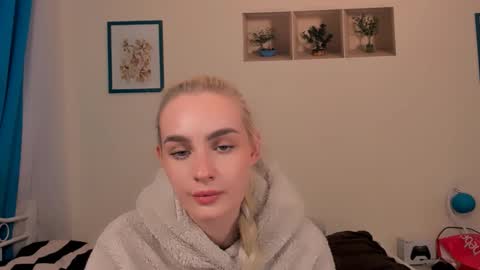 Snapshot of oliviahappy chatting on April 2026 05:34:01 PM oliviaBeauty online show from April 2026 05:34:01 PM