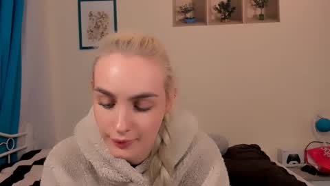 Snapshot of oliviahappy chatting on April 2026 06:21:01 PM oliviaBeauty online show from April 2026 06:21:01 PM
