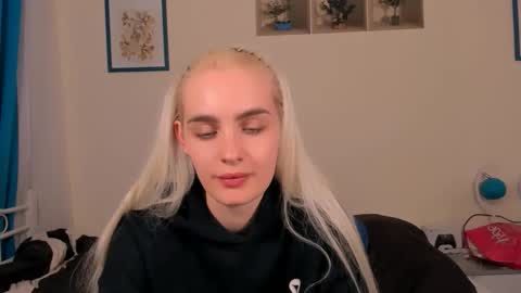 Snapshot of oliviahappy chatting on April 2026 06:53:02 PM oliviaBeauty online show from April 2026 06:53:02 PM