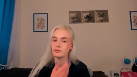 Snapshot of oliviahappy chatting on April 2026 01:42:02 PM oliviaBeauty online show from April 2026 01:42:02 PM