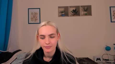 Snapshot of oliviahappy chatting on May 2026 01:30:01 PM oliviaBeauty online show from May 2026 01:30:01 PM