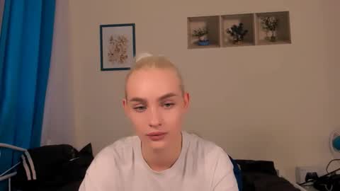 Snapshot of oliviahappy chatting on May 2026 03:08:01 PM oliviaBeauty online show from May 2026 03:08:01 PM