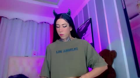 oliviahot01 online show from April 2026 01:19:01 PM