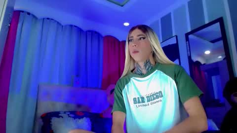 oliviahot01 online show from May 2026 01:22:02 AM