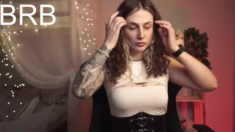 Snapshot of oliviamcclean chatting on September 2025 08:24:01 PM Liv online show from September 2025 08:24:01 PM