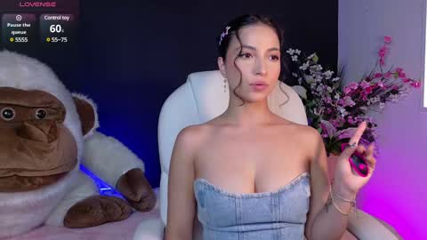 Olivia Mcneill  online show from January 2025 07:59:02 PM