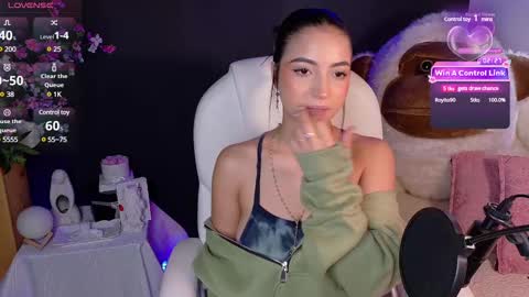 Olivia Mcneill  online show from February 2025 12:39:01 PM