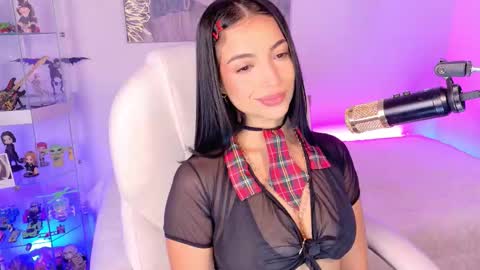 Olivia Mcneill  online show from December 2025 12:03:02 PM