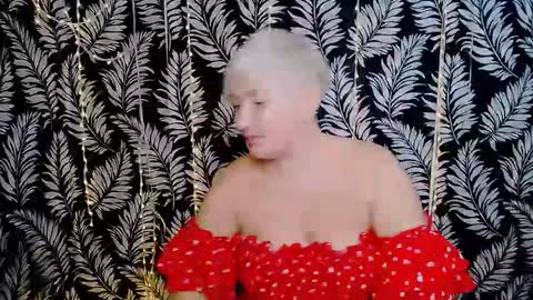 Kelly online show from November 2025 12:18:01 PM