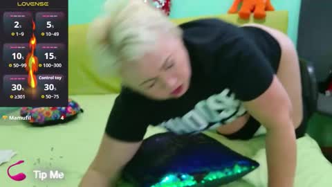 oliviaparadise online show from November 2025 02:18:02 PM