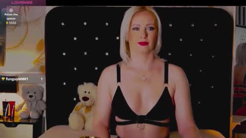 Snapshot of oliviashaw22 chatting on February 2026 10:05:02 PM Olivia online show from February 2026 10:05:02 PM