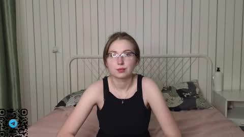 Snapshot of oliviavele chatting on September 2025 06:35:01 PM Kylie online show from September 2025 06:35:01 PM