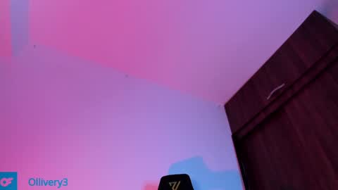 Snapshot of olliver___y chatting on December 2024 05:42:02 AM online show from December 2024 05:42:02 AM