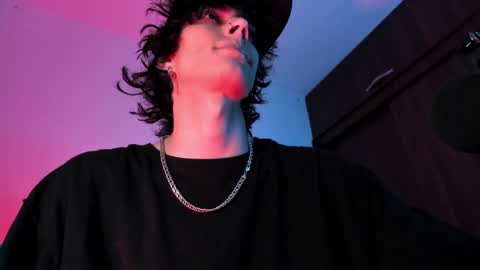 Snapshot of olliver___y chatting on December 2024 07:49:02 AM online show from December 2024 07:49:02 AM