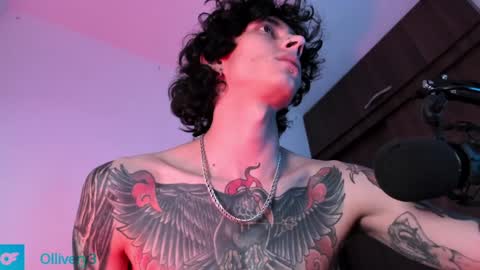 Snapshot of olliver___y chatting on December 2024 12:22:02 PM online show from December 2024 12:22:02 PM