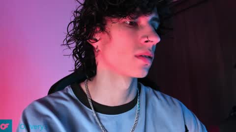 Snapshot of olliver___y chatting on December 2024 05:27:02 AM online show from December 2024 05:27:02 AM