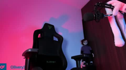 Snapshot of olliver___y chatting on December 2024 08:33:02 AM online show from December 2024 08:33:02 AM