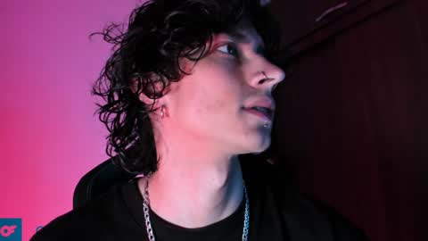 Snapshot of olliver___y chatting on December 2024 05:38:01 AM online show from December 2024 05:38:01 AM