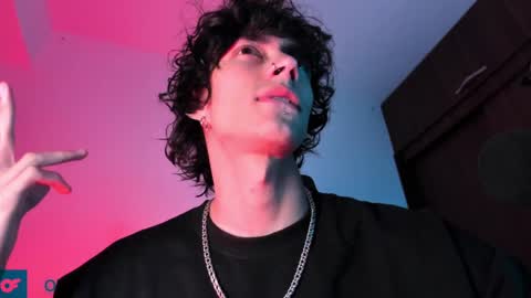 Snapshot of olliver___y chatting on January 2025 04:39:02 AM online show from January 2025 04:39:02 AM