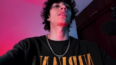 Snapshot of olliver___y chatting on January 2025 03:22:01 AM online show from January 2025 03:22:01 AM