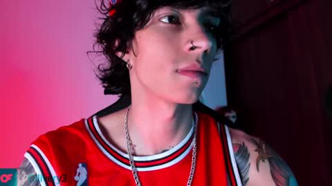 Snapshot of olliver___y chatting on January 2025 04:32:01 AM online show from January 2025 04:32:01 AM