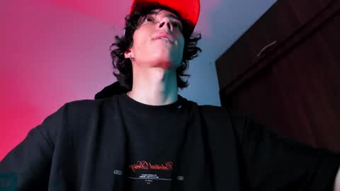 Snapshot of olliver___y chatting on January 2025 07:15:01 AM online show from January 2025 07:15:01 AM