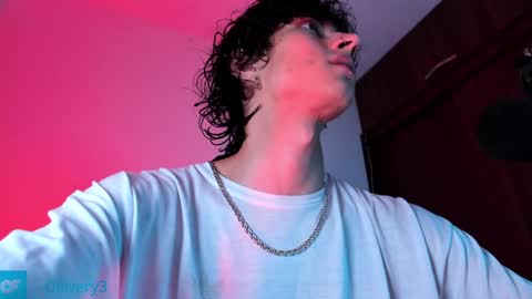 Snapshot of olliver___y chatting on January 2025 01:13:02 AM online show from January 2025 01:13:02 AM