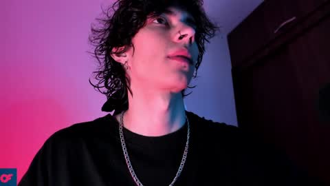 Snapshot of olliver___y chatting on January 2025 03:20:01 AM online show from January 2025 03:20:01 AM