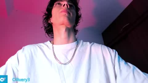 Snapshot of olliver___y chatting on February 2025 04:15:01 AM online show from February 2025 04:15:01 AM