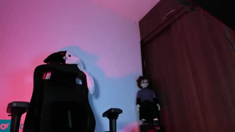 Snapshot of olliver___y chatting on February 2025 06:54:01 AM online show from February 2025 06:54:01 AM