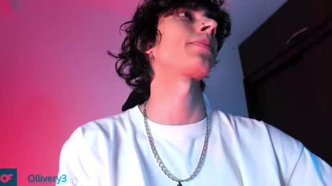 Snapshot of olliver___y chatting on February 2025 04:39:02 AM online show from February 2025 04:39:02 AM