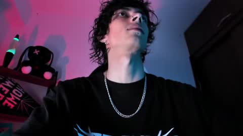 Snapshot of olliver___y chatting on March 2025 03:08:01 AM online show from March 2025 03:08:01 AM