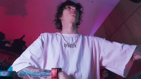 Snapshot of olliver___y chatting on September 2025 10:31:01 PM online show from September 2025 10:31:01 PM