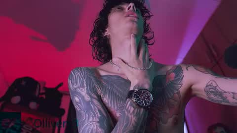 Snapshot of olliver___y chatting on September 2025 04:50:01 AM online show from September 2025 04:50:01 AM